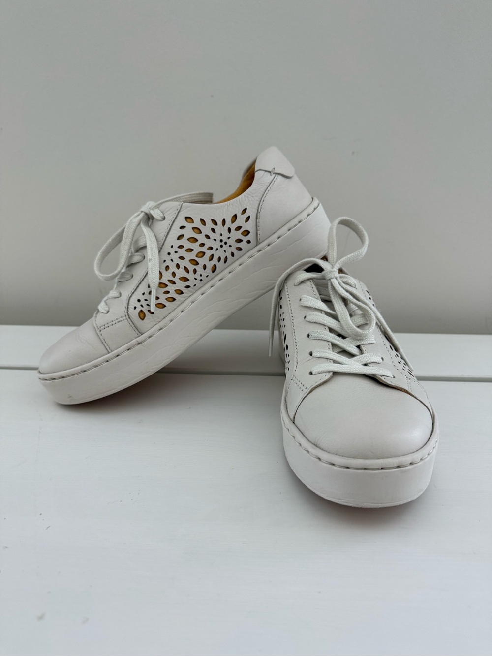 BORN Mira Lazer Sea Salt Leather Platform Sneakers Women’s 8.5